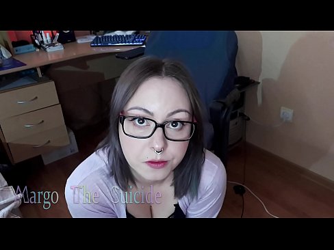 ❤️ სექსუალური გოგონა სათვალეებით ღრმად იწოვს დილდოს კამერაზე ❤❌ სუპერ პორნო ჩვენთან